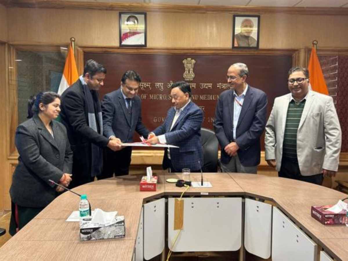 NSIC presents Rs 33.14 cr to MSME Minister